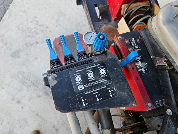 #2525-•-toro-1100-sprayer-image-21