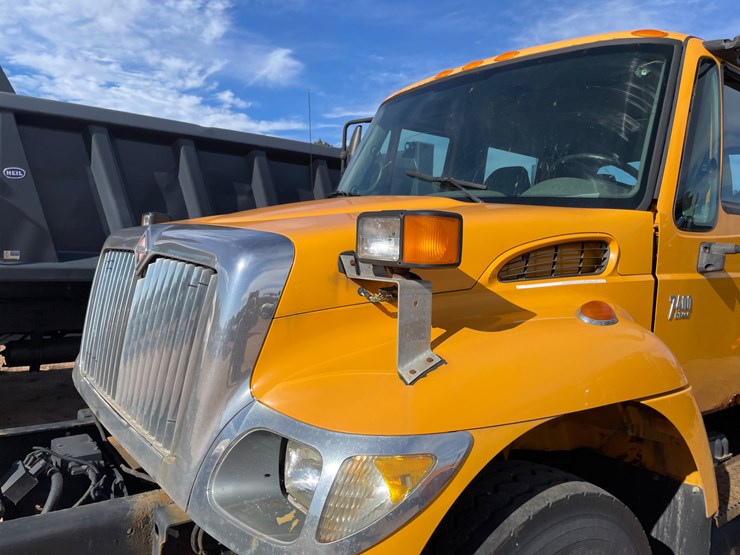 2006-international-7400-image-8