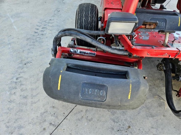 #2530-•-toro-3150-greensmaster-greens-mower-image-8
