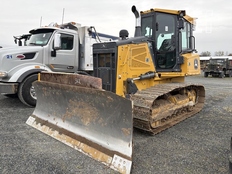 2021-deere-700l-image-1