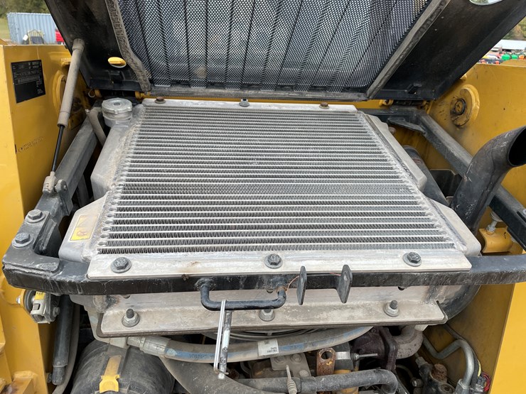 2012-caterpillar-226b3-image-24