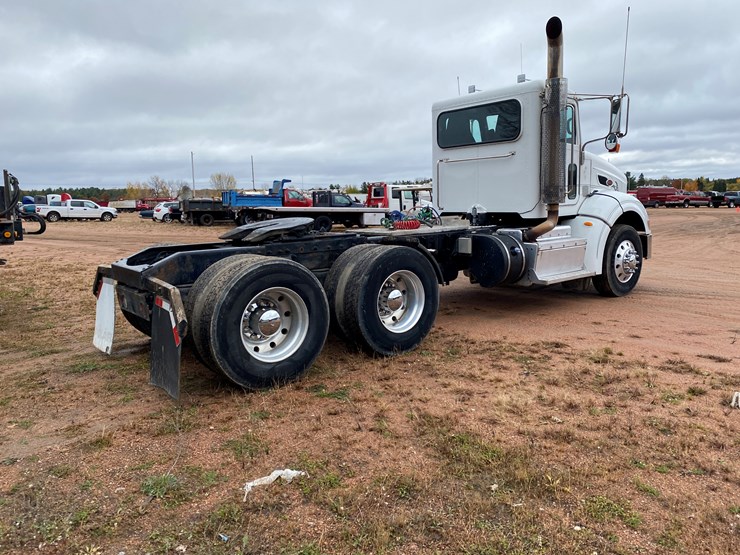 2012-peterbilt-384-image-7