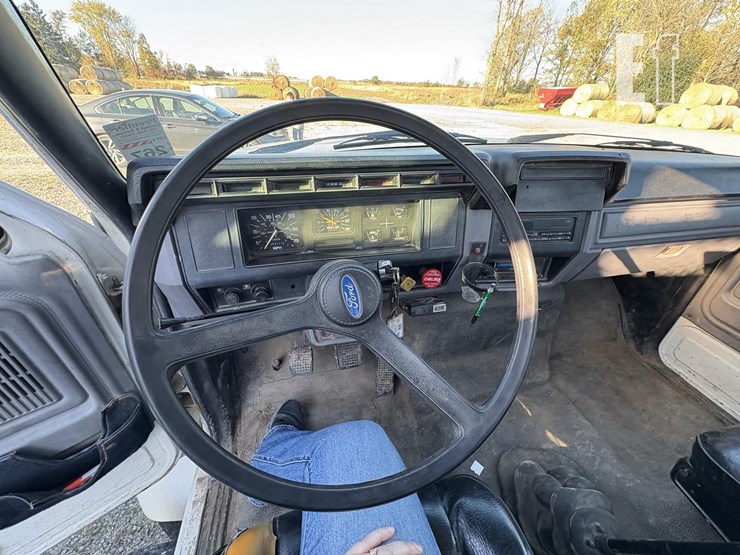 1996-ford-f800-image-21