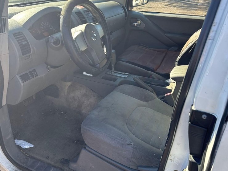 2013-nissan-frontier-image-11