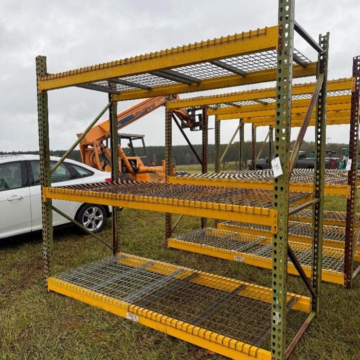 PALLET SHELVING (42"X102"X8')