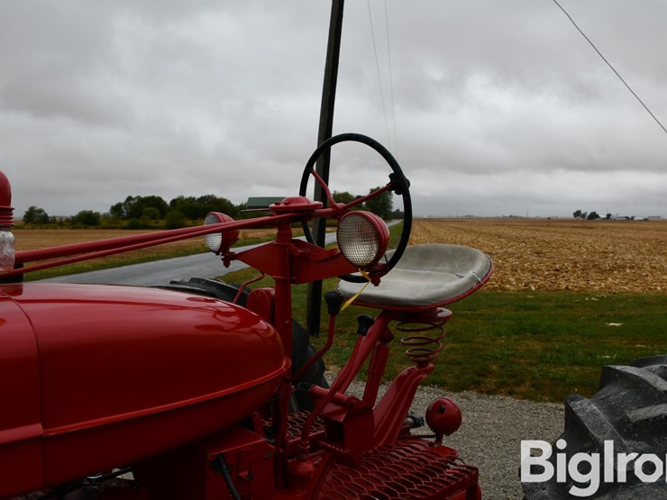 1951-farmall-m-2wd-tractor-image-11