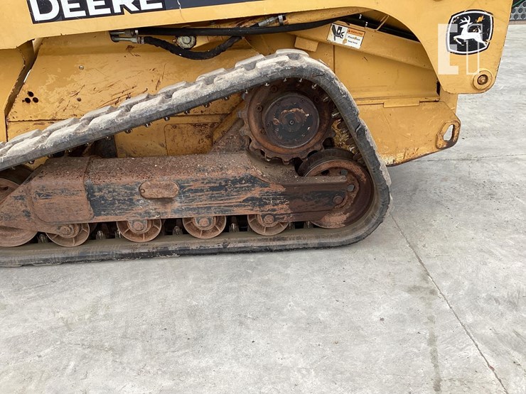 2005-deere-ct322-image-11