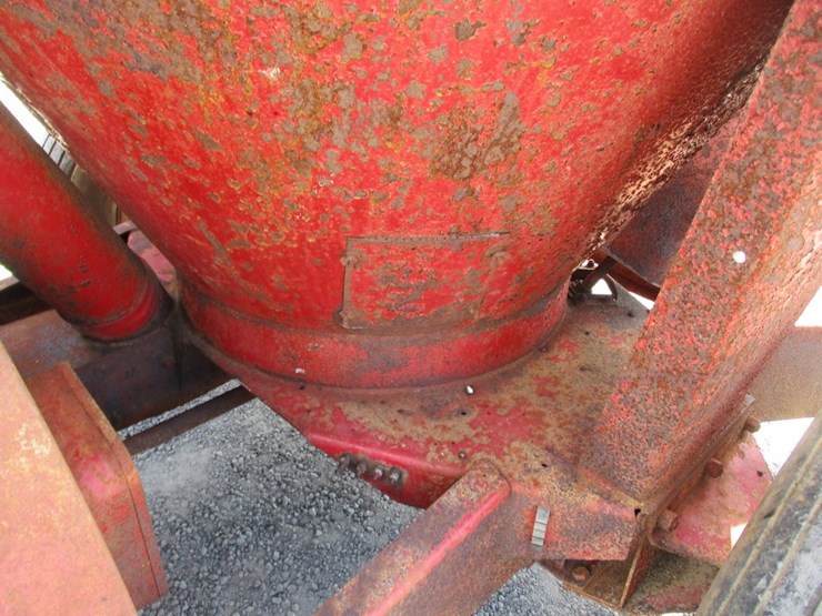 new-holland-357-image-5