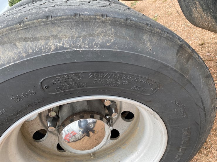 2017-peterbilt-567-image-8