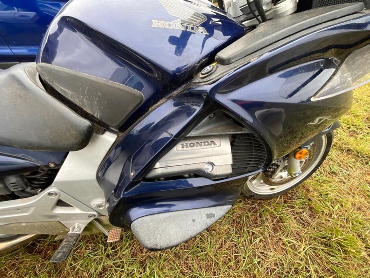 2004-honda-st-1300-motorcycle-(w/new-tires,-miles-image-15