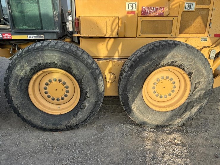 2008-deere-772d-image-14