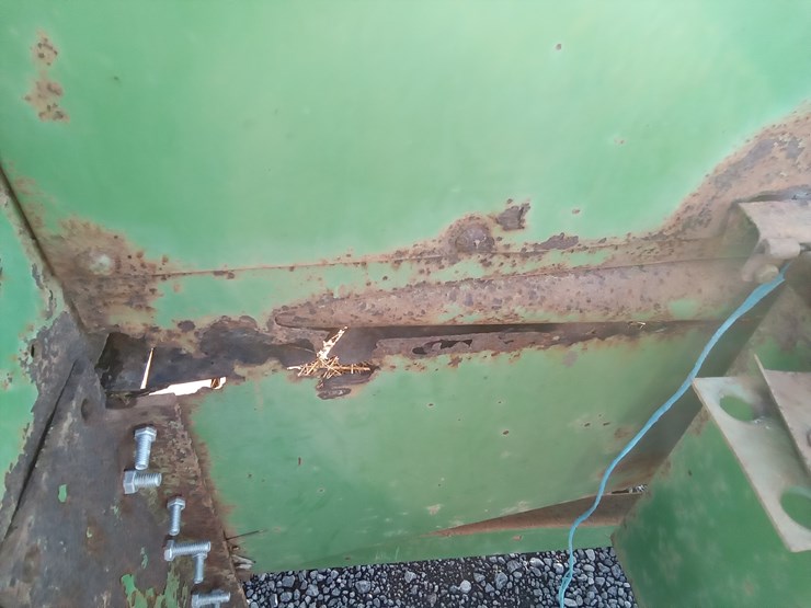 john-deere-336-image-4