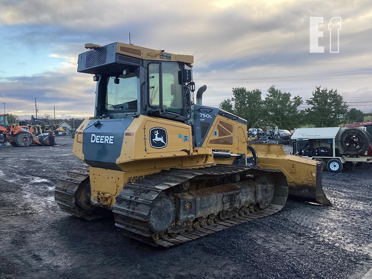 2021-deere-750l-image-4