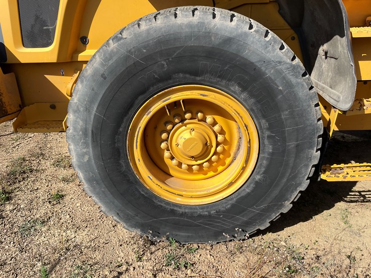 2015-volvo-l70h-image-33