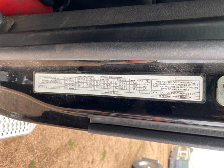 2017-peterbilt-567-image-44
