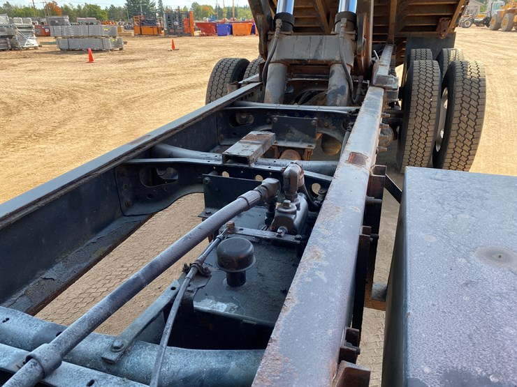 2003-international-7400-image-65