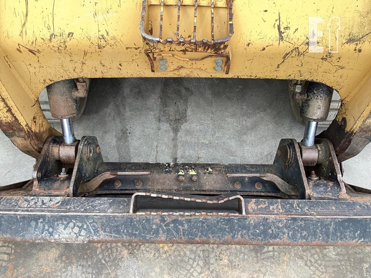 2004-caterpillar-277b-image-10