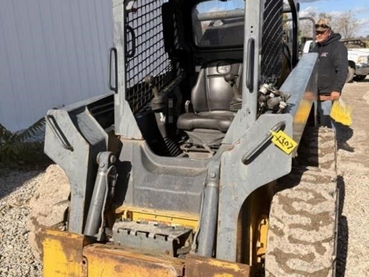 2012-deere-320d-image-3