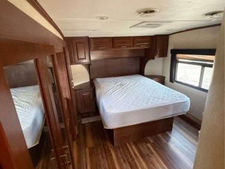 2013-dutchman-voltage-toy-hauler-40-foot.-image-7