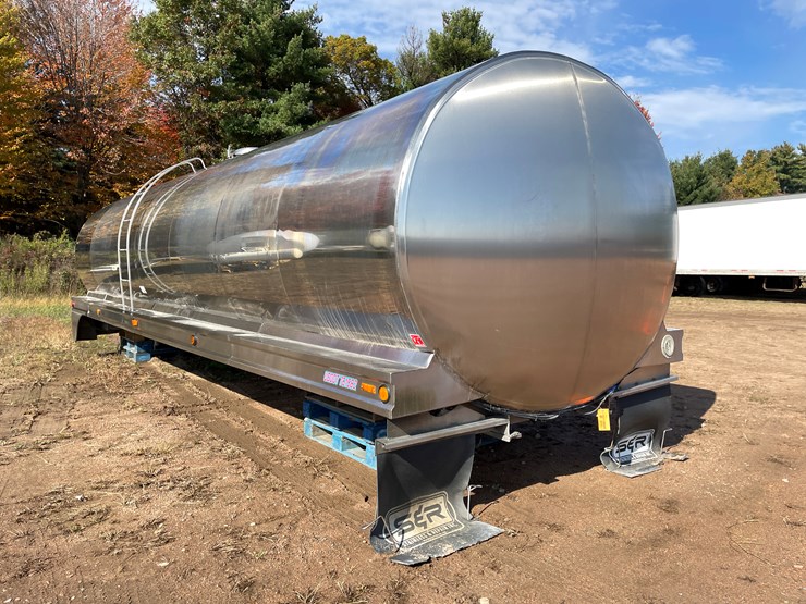 #3371-•-1982-walker-bulk-milk-truck-tank-image-3