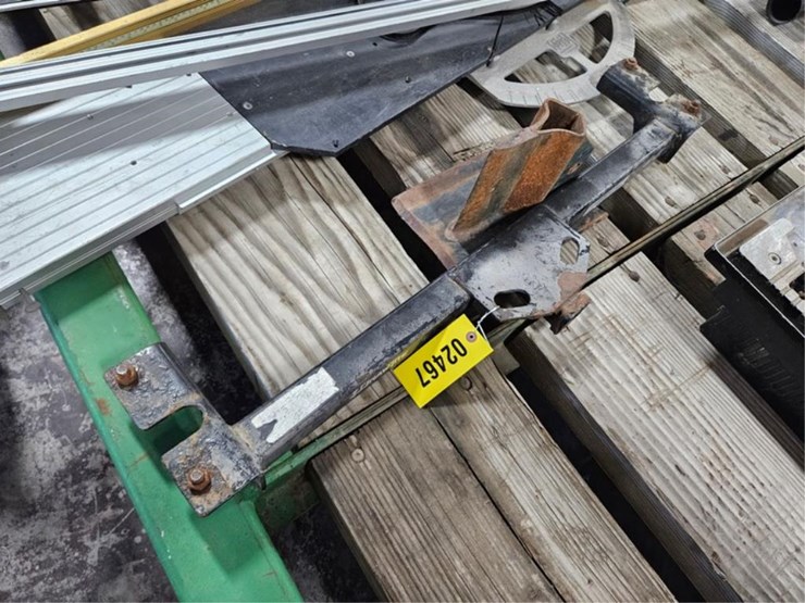 #2467-•-receiver-hitch-&-jack-foot-plate-image-3