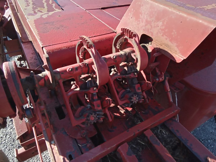 new-holland-273-image-2