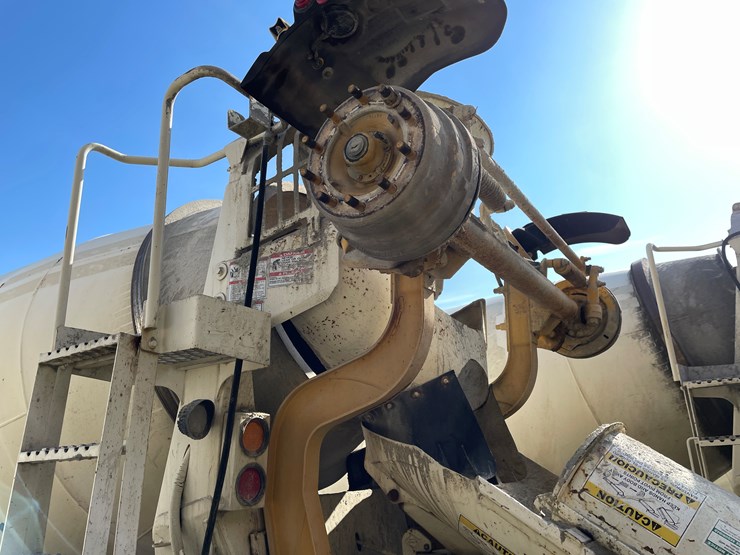 #3373-•-mcneilus-cement-mixer-drum-with-chutes-and-controls-image-16