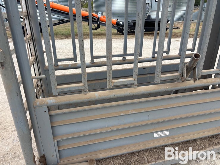pearson-cattle-squeeze-chute-image-13