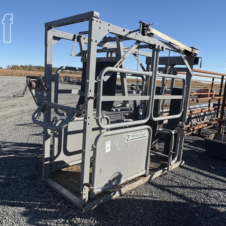 ZIMMERMAN HOOF TRIMMING CHUTE 132