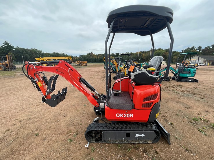 #1789-•-agt-qk20r-mini-excavator-image-8