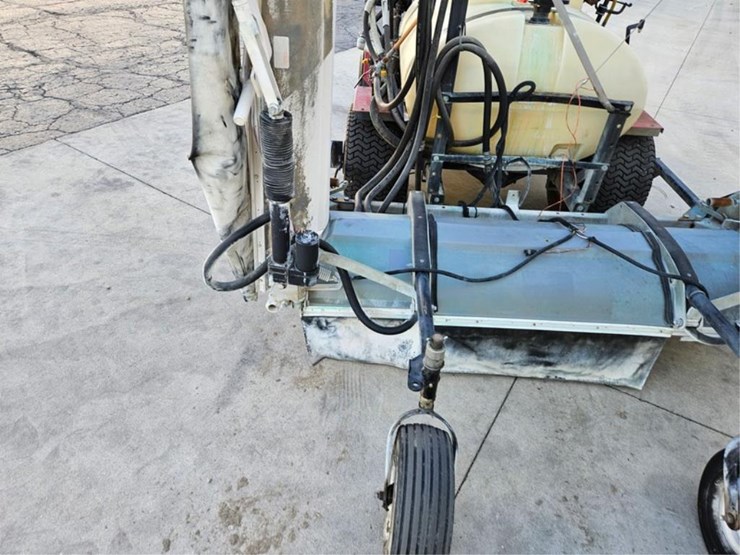 #2525-•-toro-1100-sprayer-image-12