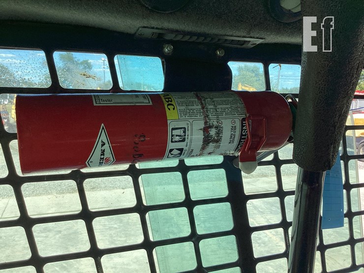 2011-bobcat-t770-image-19