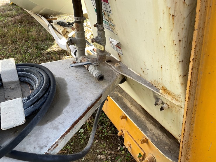 #3375-•-mcneilus-cement-mixer-drum-with-chutes-and-controls-image-9