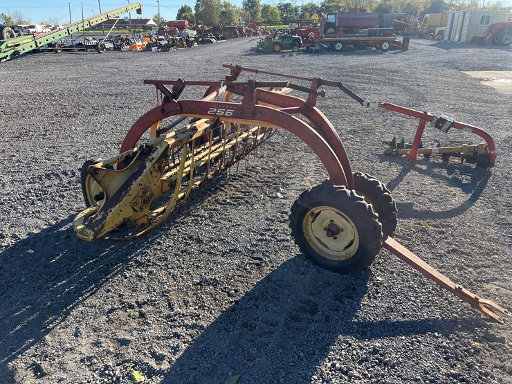 new-holland-256-image-3