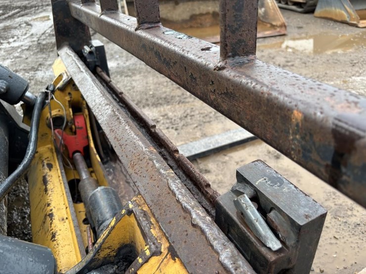 2019-deere-325g-image-12