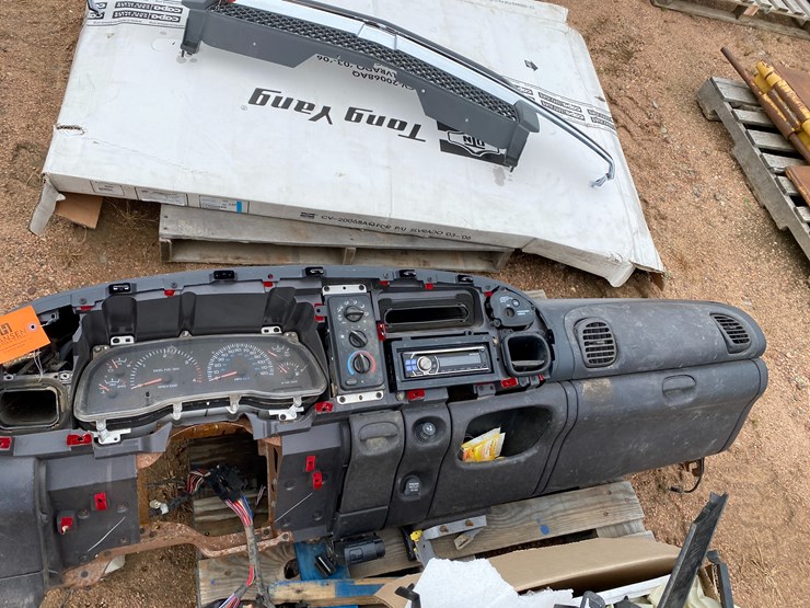 2001-dodge-3500-image-1