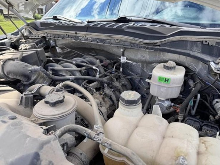 2021-ford-f450-xl-image-11