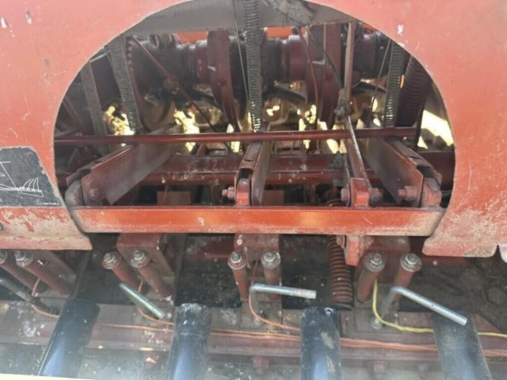 hesston-4790-image-15