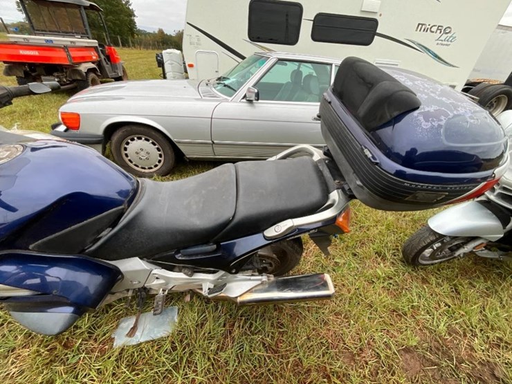 2004-honda-st-1300-motorcycle-(w/new-tires,-miles-image-6