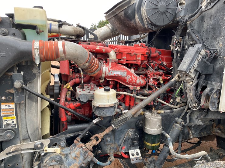 2012-peterbilt-384-image-13