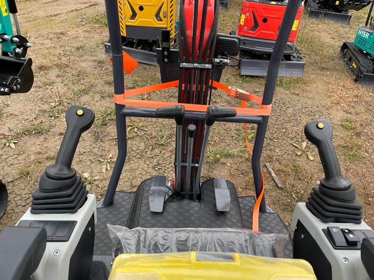 #1689-•-agt-mx15rx-mini-excavator-image-8