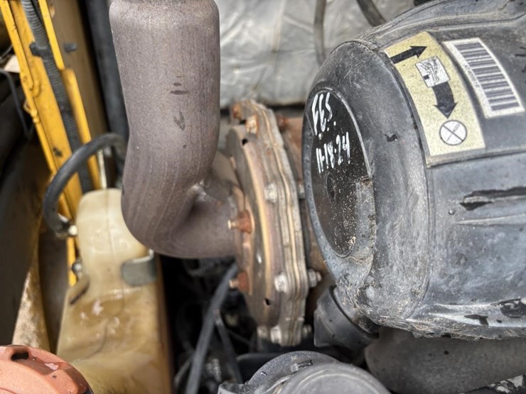 2019-deere-325g-image-39