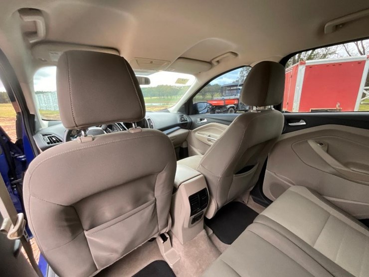 2015-ford-escape-se-image-18