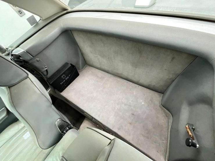 1987-mercedes-560sl-(at,-2-door,-v8,-miles-image-19