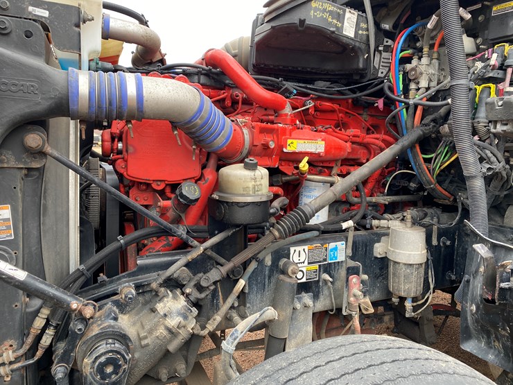 2017-peterbilt-567-image-28