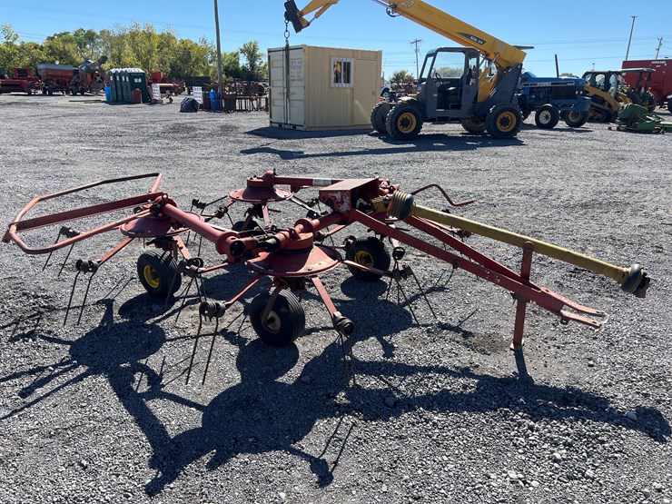 new-holland-163-image-2