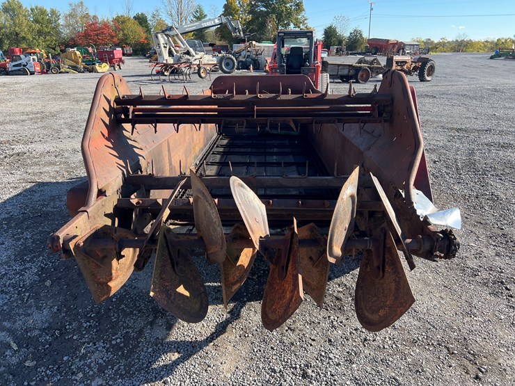 new-holland-327-image-7