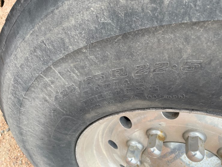 2011-peterbilt-365-image-19