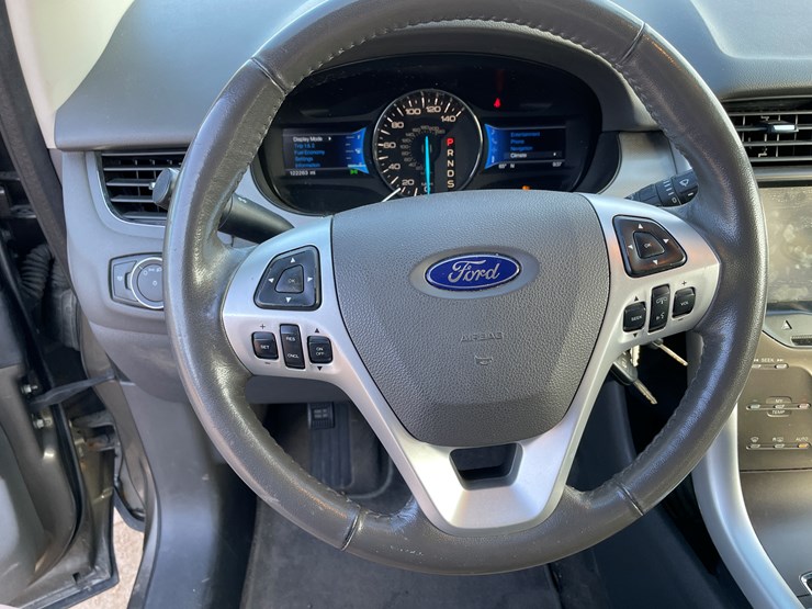 2013-ford-edge-image-24