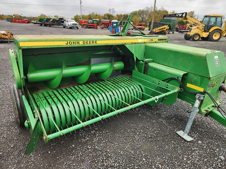 john-deere-328-image-3